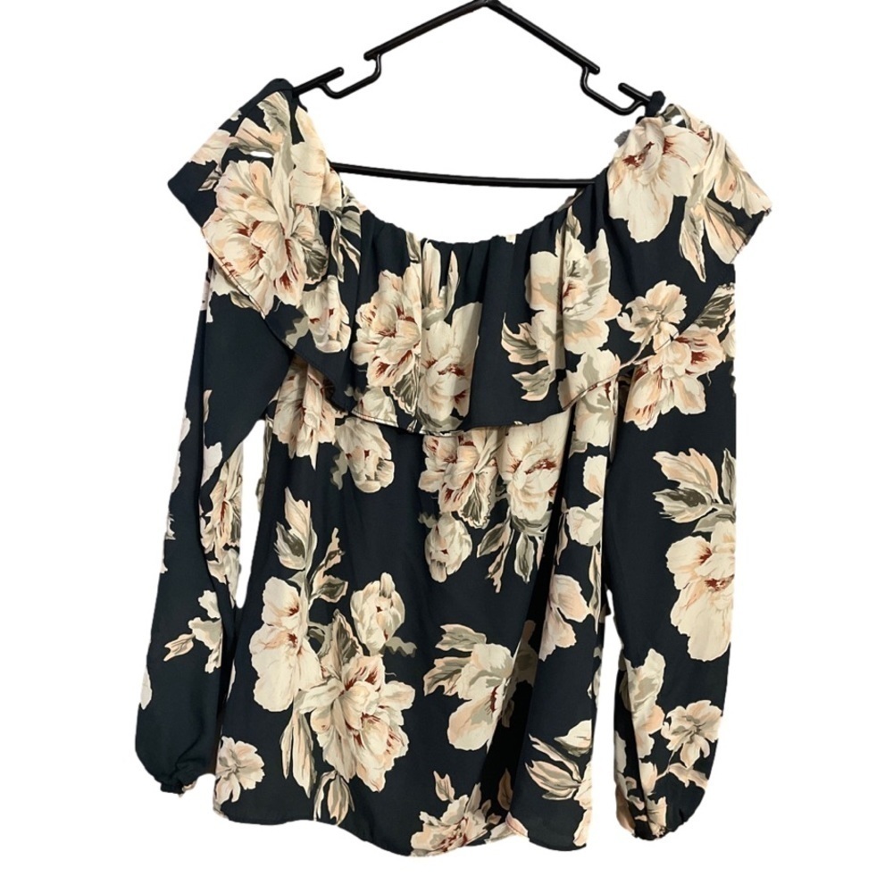 Like New - On/Off the Shoulder Top - Picture 1 of 4